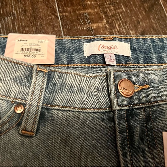 Candie’s denim shorts - Picture 2 of 4